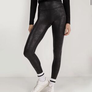 OFFLINE By Aerie The Hugger High Waisted Crackle Pocket Legging Size M